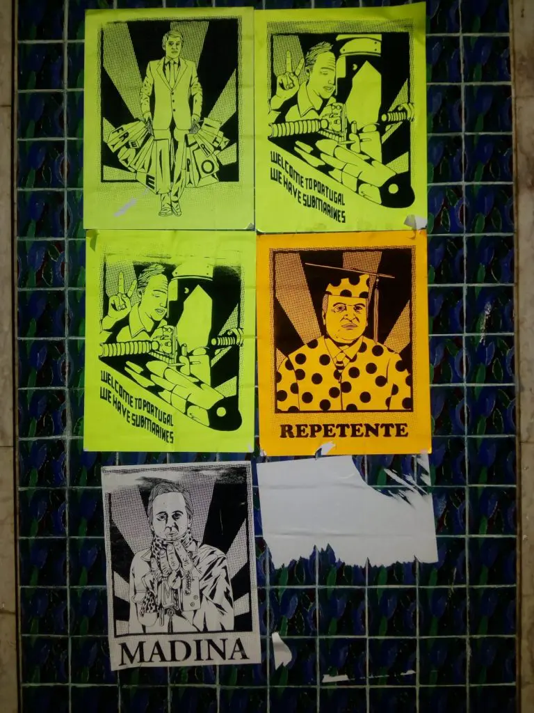 Avisos gráficos no Largo do Rato
