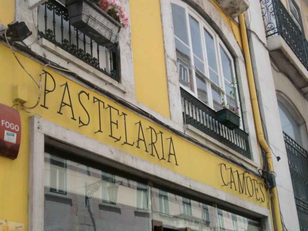 Pastelaria Camões na rua do Loreto