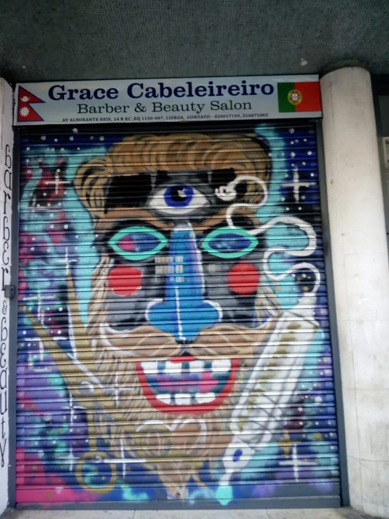 Grace, alguém se passou à porta do seu cabeleireiro