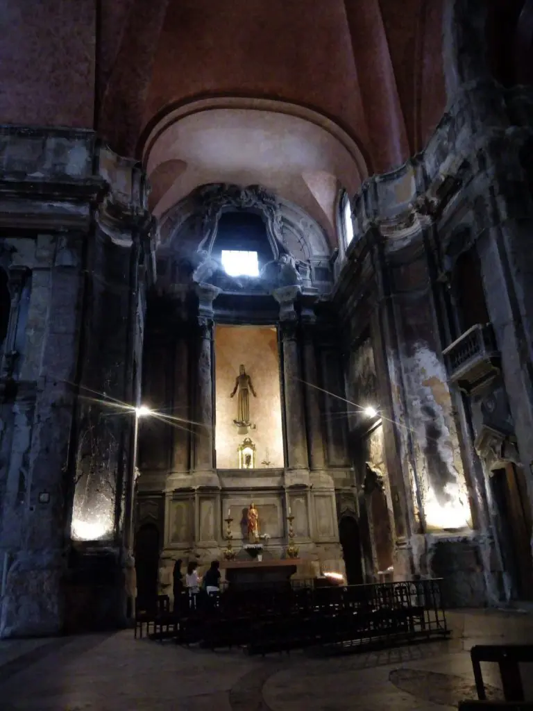 Interior da Igreja de São Domingos no Largo de São Domingos em Lisboa