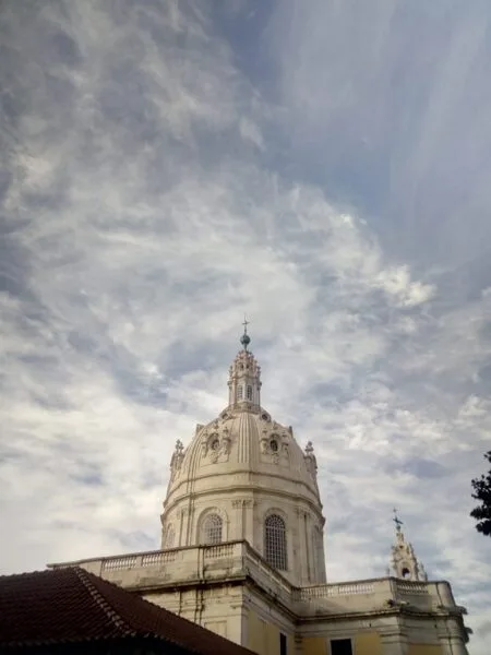 Basílica da Estrela vista da rua de São Ciro