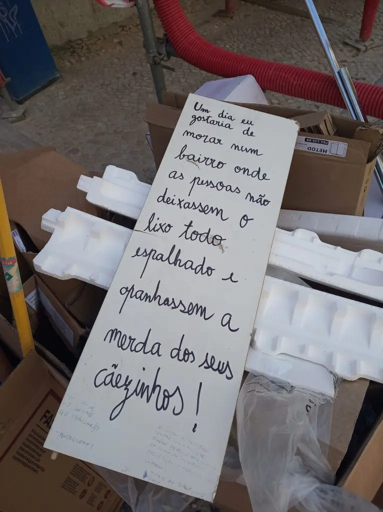 O Facebook das obras e dos animais domésticos