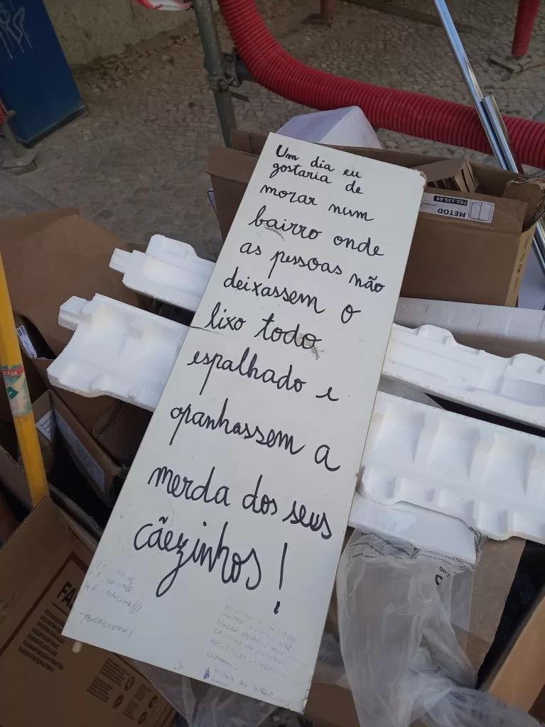 O Facebook das obras e dos animais domésticos