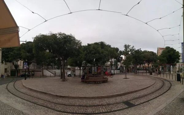 O tempo continua a mancar connosco