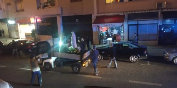 Procissão sem crentes, apenas a imagem e altifalantes
