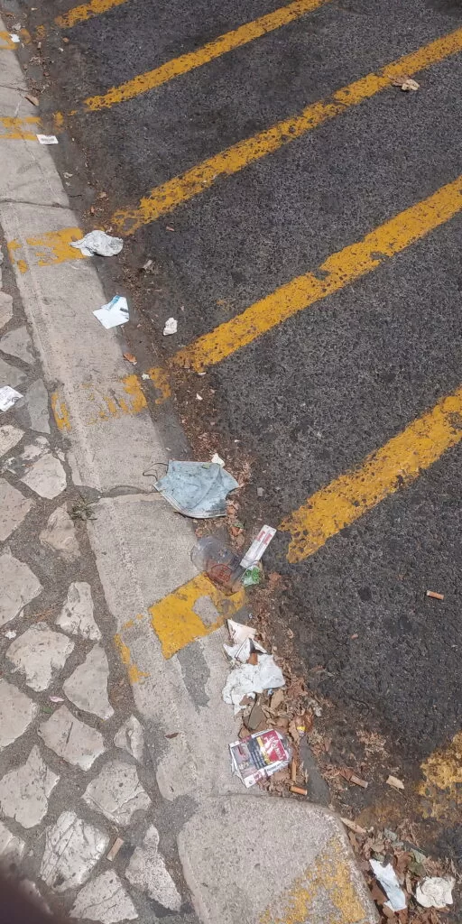 Máscara em infracção, virus mal estacionado