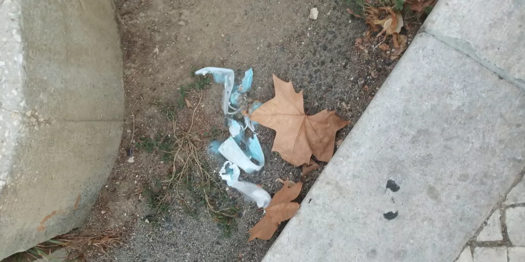 Máscara destroçada