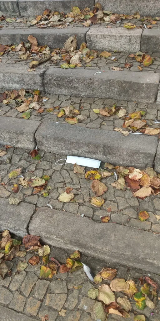 Máscara a subir escadas