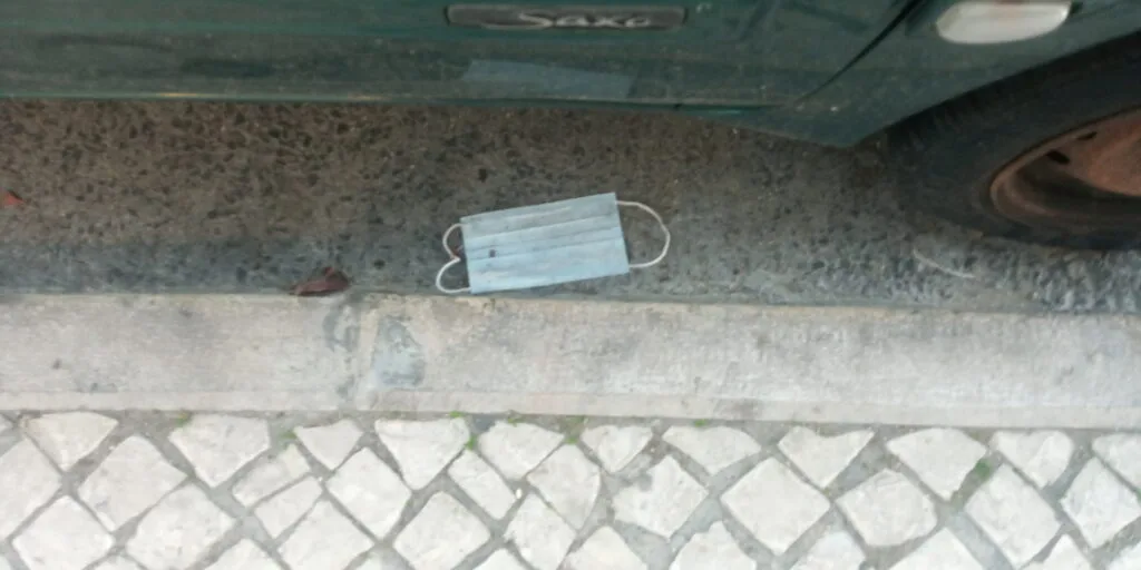 Carro em segunda fila