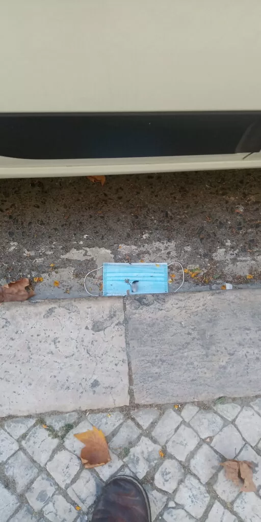 Máscara tapete, ajuda as pessoas a sair do carro