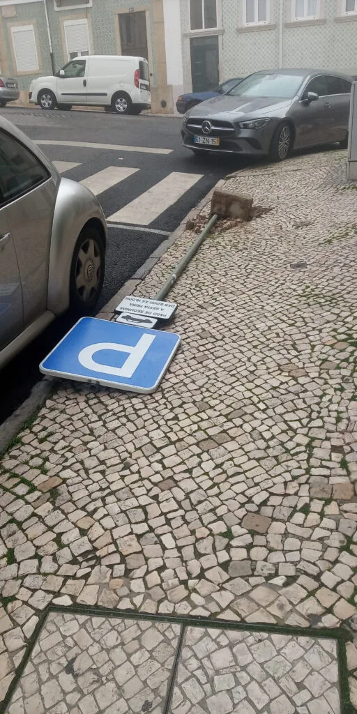 Sinais de trânsito caídos, a lei aplica-se?