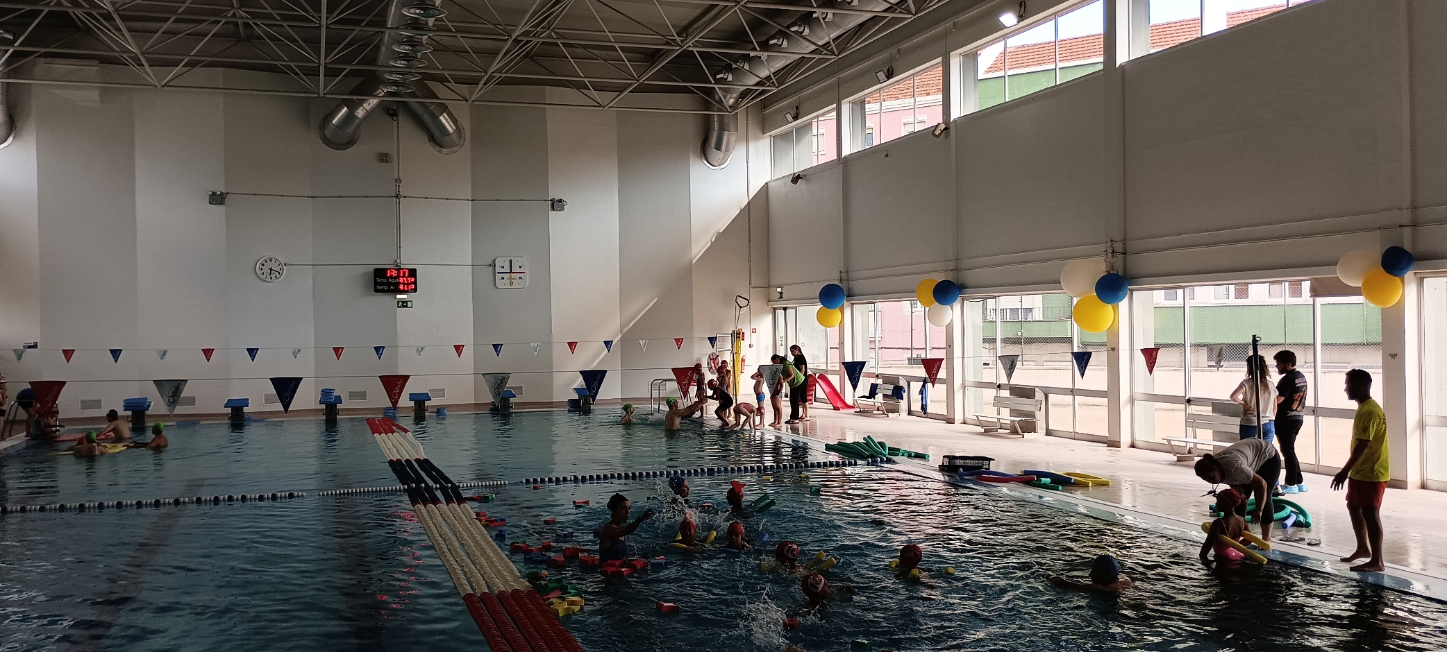 Equipamento essencial na freguesia, a piscina da Penha de França