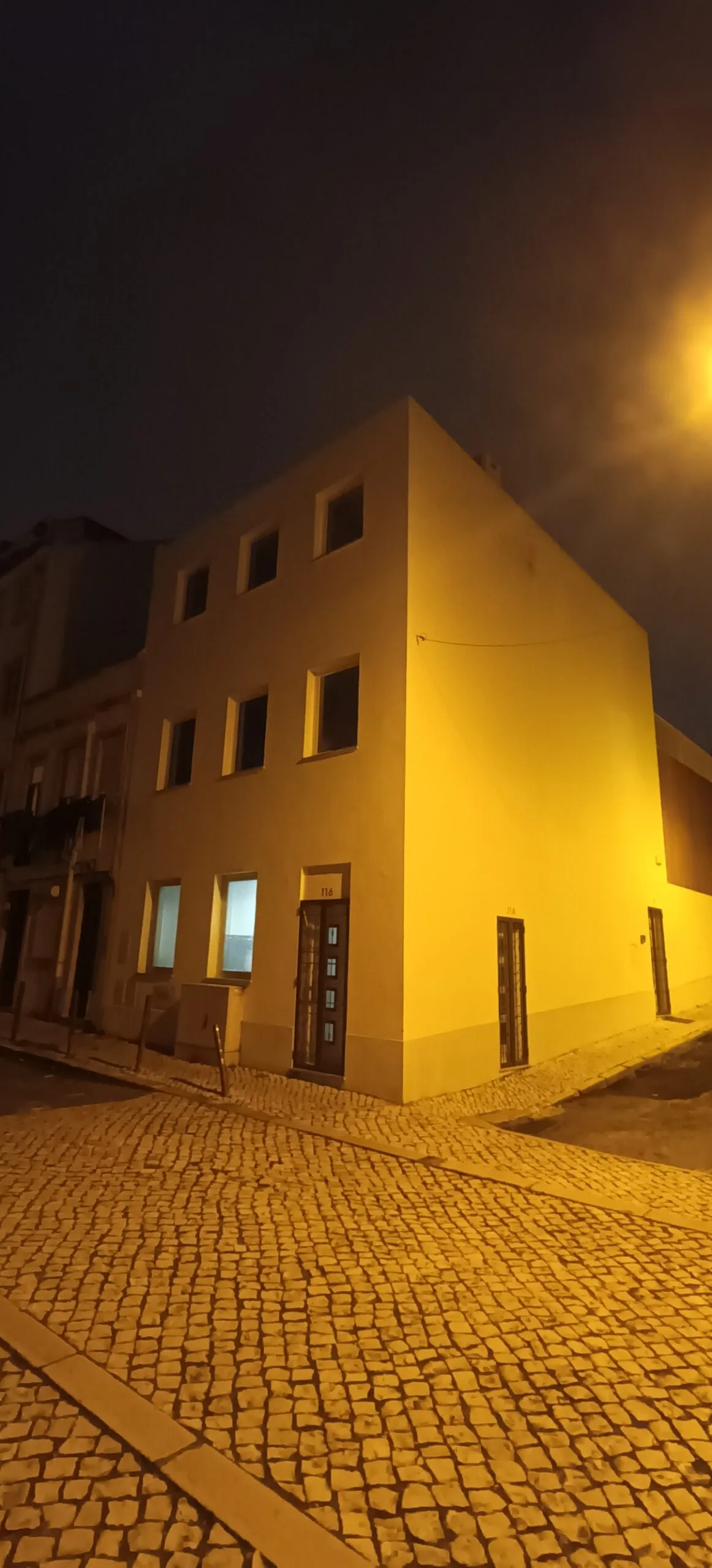 Prédio com e sem
